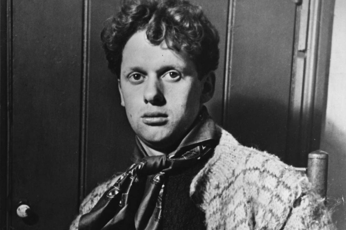 Dylan Thomas was &lsquo;serial plagiarist&rsquo; as a schoolboy, publisher claims