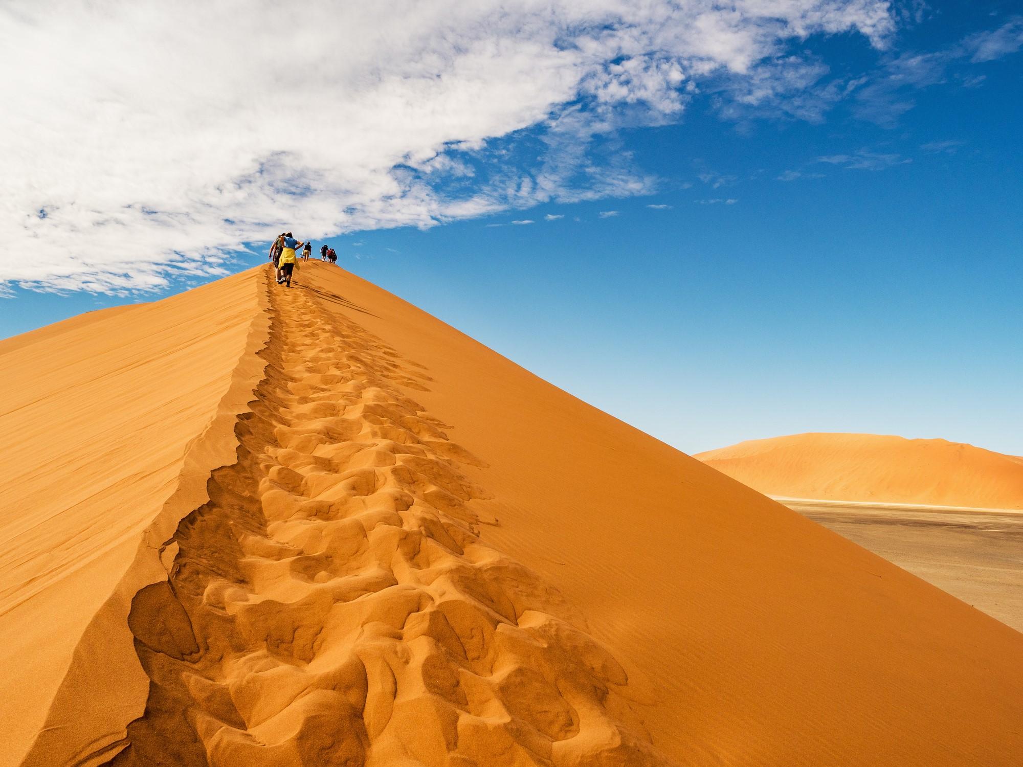 Hiking to the top of Dune 45 (Getty/iStock)