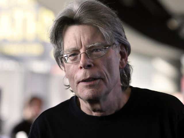 Stephen King poses for photographers on 13 November 2013 in Paris, France.