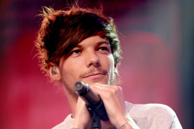 Related video: Louis Tomlinson performs Just Hold On on Xfactor after mothers death