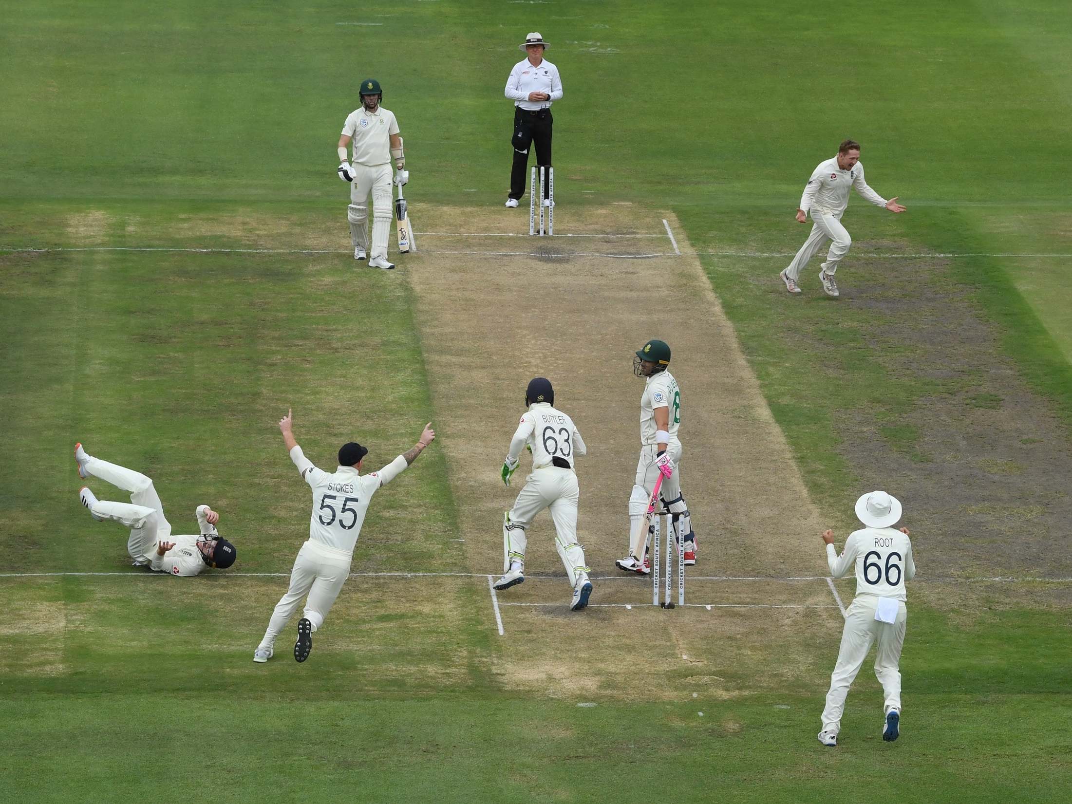 Dom Bess celebrates dismissing Faf du Plessis