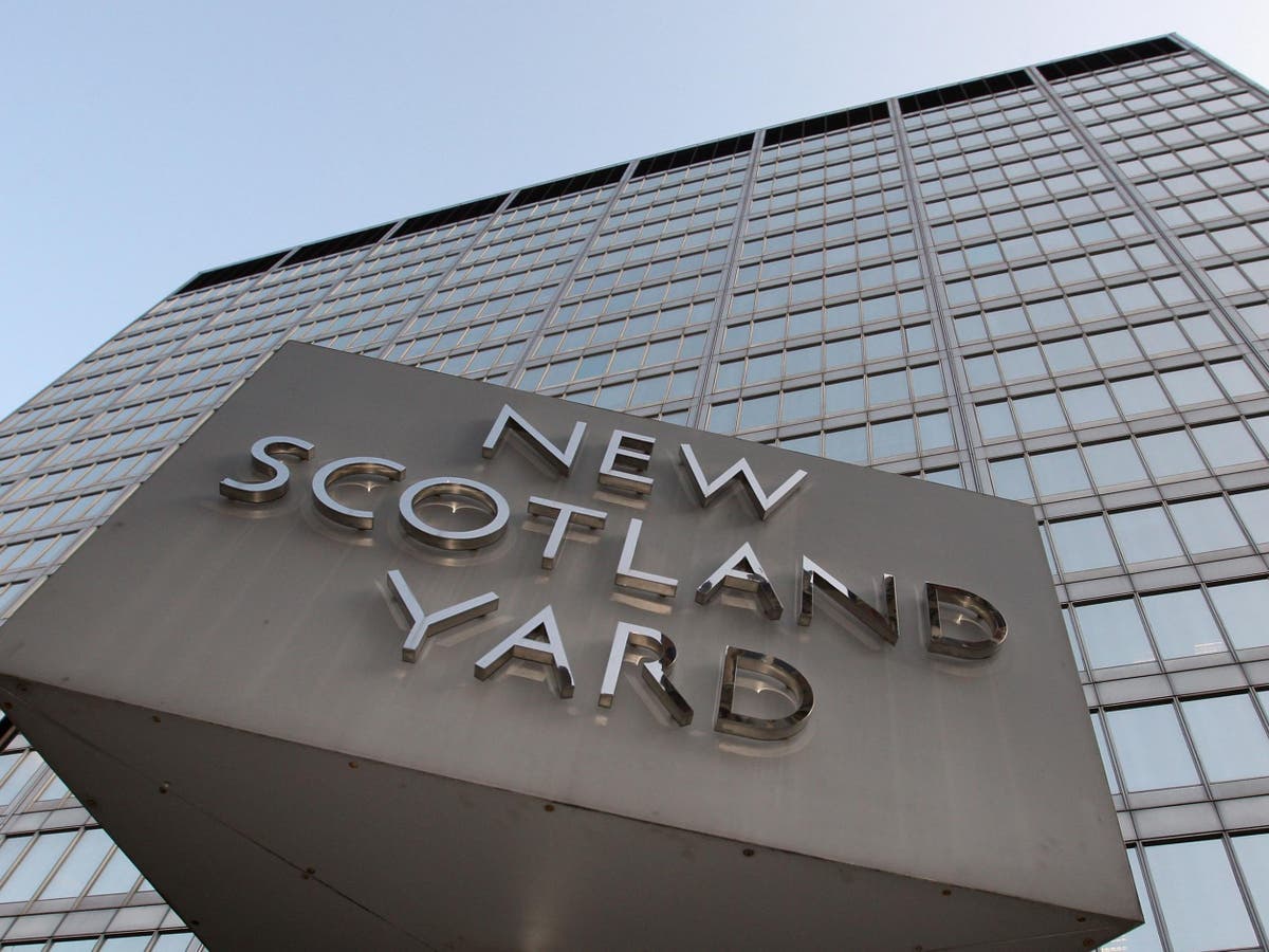 Met Police officer had sexual relationship with 17-year-old girl who had gone missing