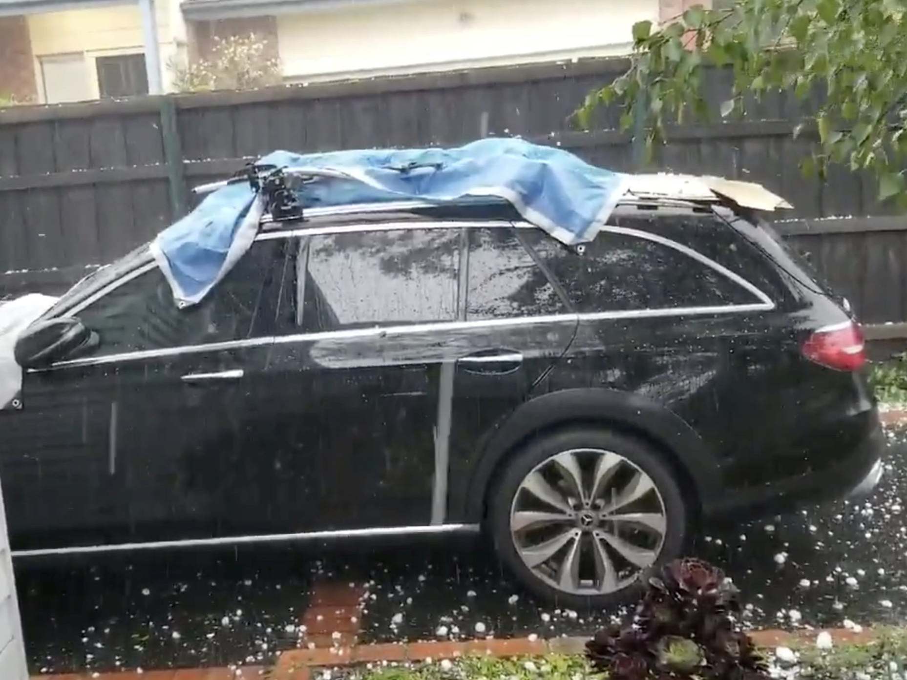 Australia weather: Melbourne battered by golf ball-sized hail as extreme conditions persist