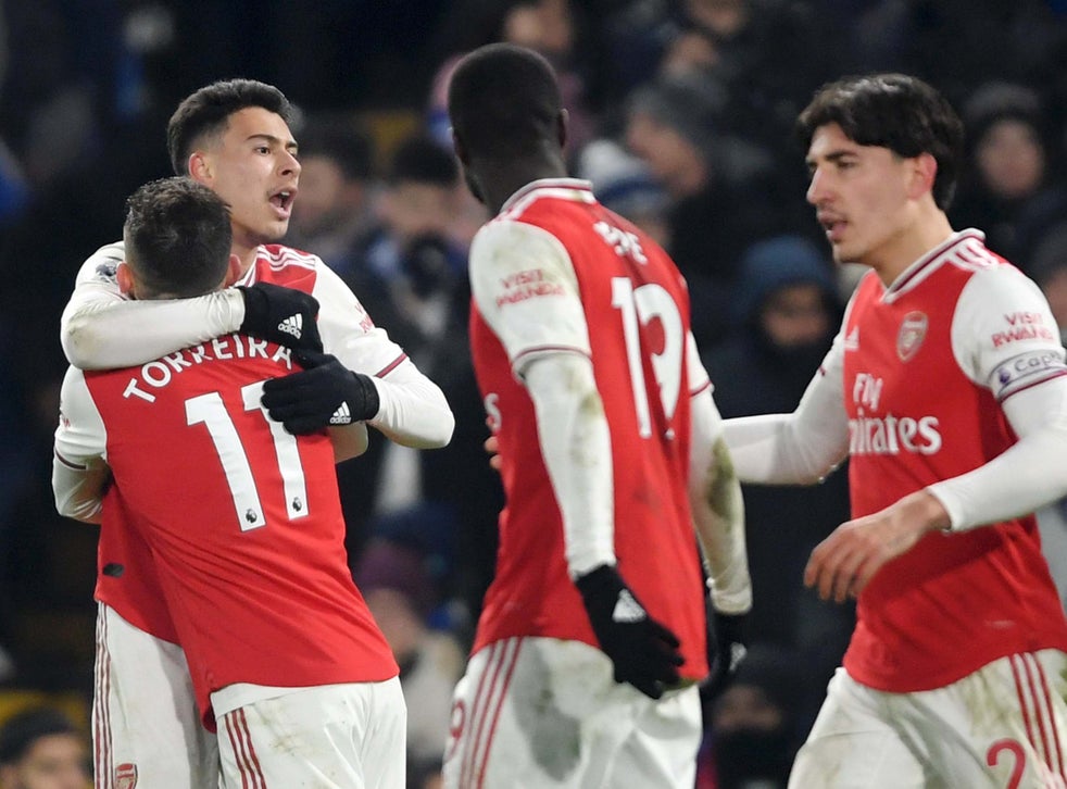 Hector Bellerin Rescues 10 Man Arsenal In Predictably Chaotic Draw Against Chelsea The Independent The Independent