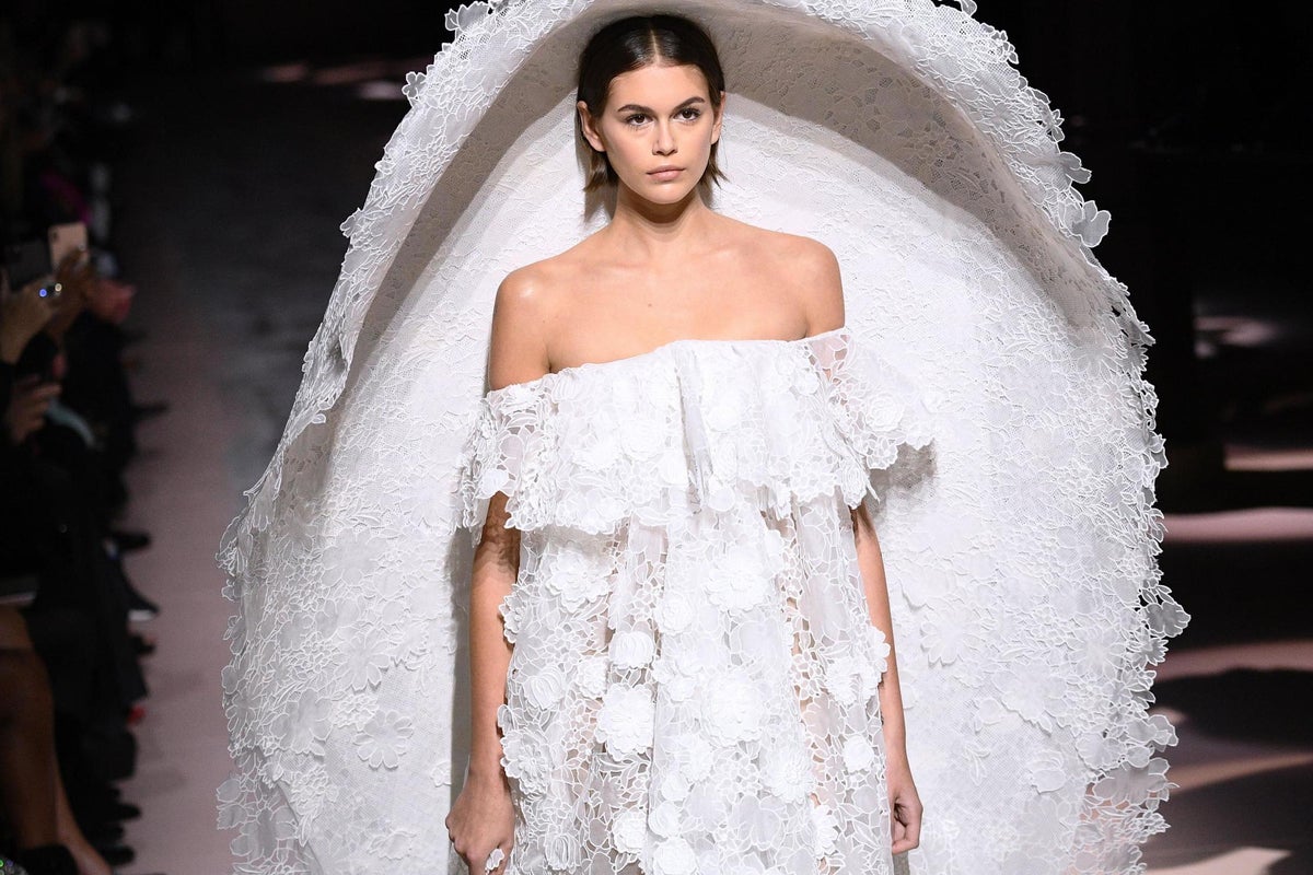 designer of meghan markle's wedding dress Meghan Markle Wedding Dress Details
