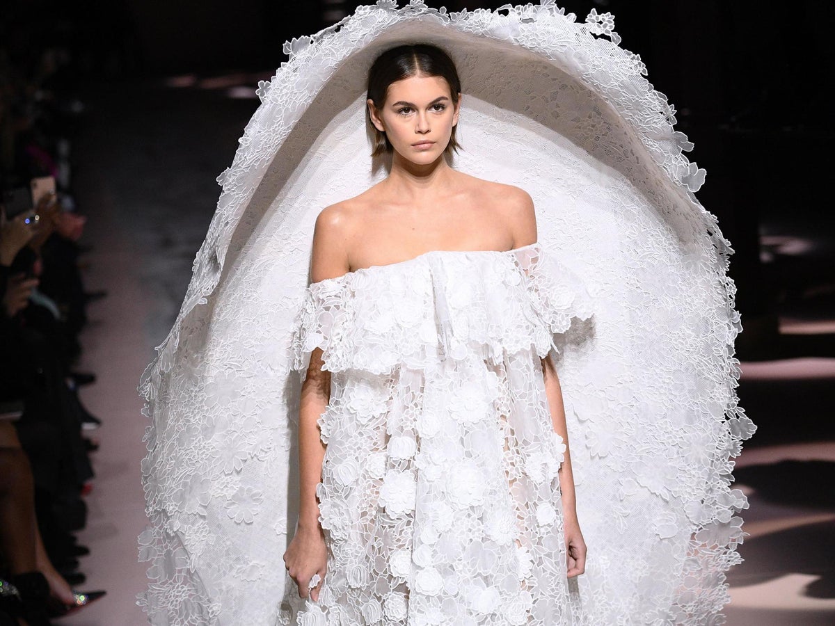 designer meghan markle wedding dress The Story Behind Meghan Markle's Givenchy Wedding Dress  And Her 16-Foot  Veil