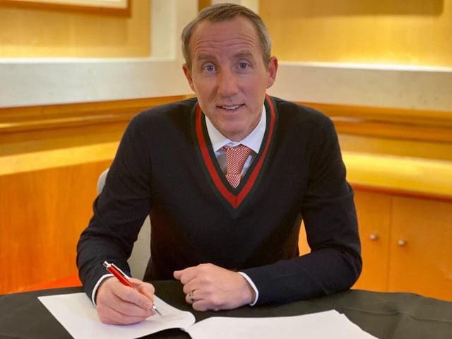 Lee Bowyer signs his contract extension with Charlton Athletic