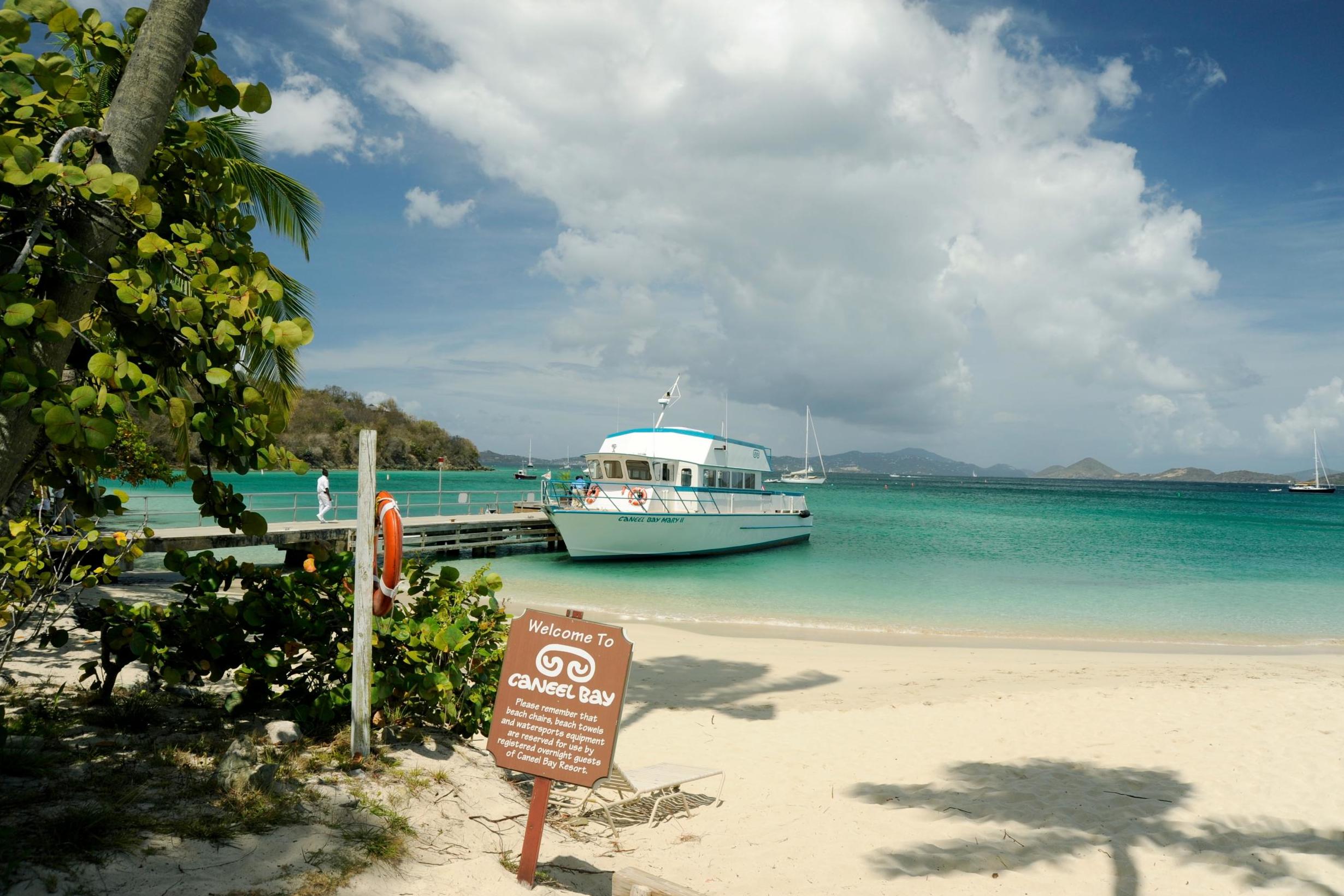 A boat moors up at Caneel beach (Fred Hsu )