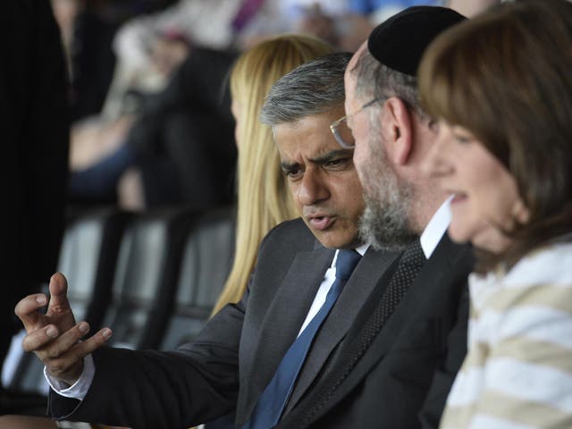 Sadiq Khan talks to Chief Rabbi Ephraim Mirvis of the United Hebrew Congregations of the Commonwealth during a Jewish community Holocaust commemoration event in London 2016