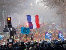 Firefighters clash with police on Paris streets