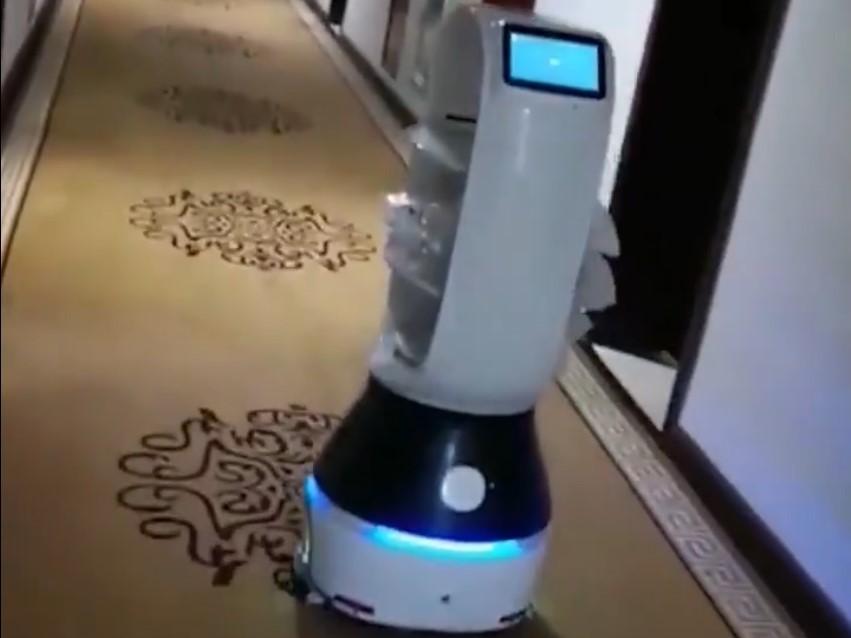 The 'Little Peanut' robot delivers food to people quarantined in a hotel