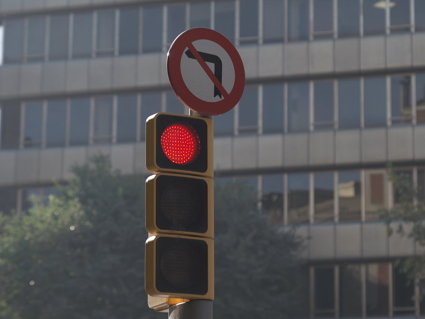 New trial explores how traffic lights and cars can interact