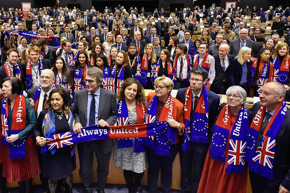 MEPs wear friendship scarves in Brussels on Wednesday