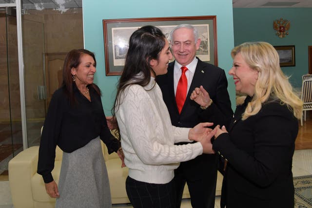 Israeli Prime Minister Benjamin Netanyahu and his wife Sara, meet Naama Issachar and her mother Yaffa in Moscow, Russia January 30, 2020. Courtesy Kobi Gideon/Government Press Office/Handout
