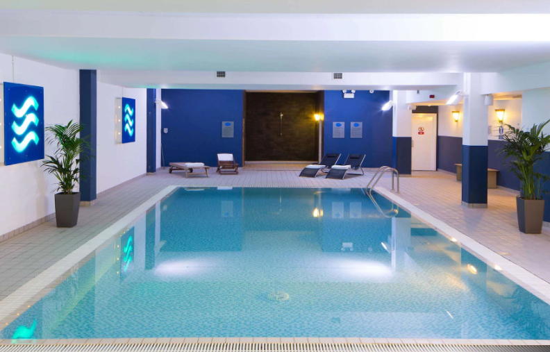 Radisson Blu Stansted has a pool and spa area