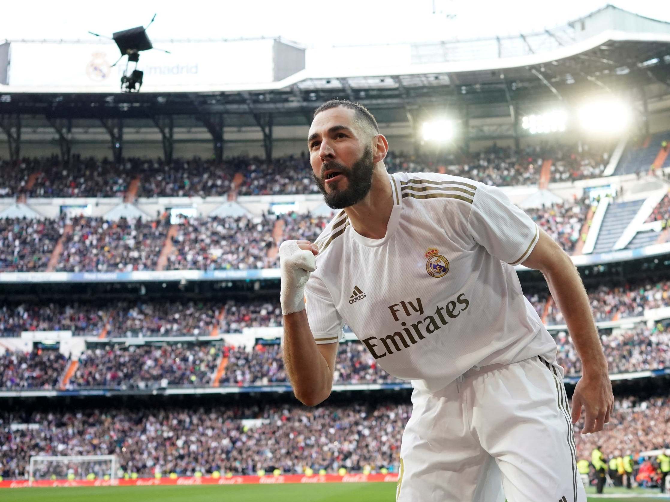 Karim Benzema celebrates scoring Real Madrid's winning goal