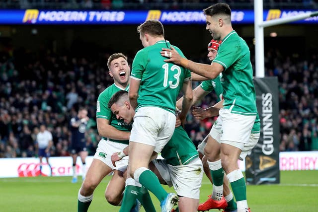 Ireland players celebrate after Jonny Sexton's try