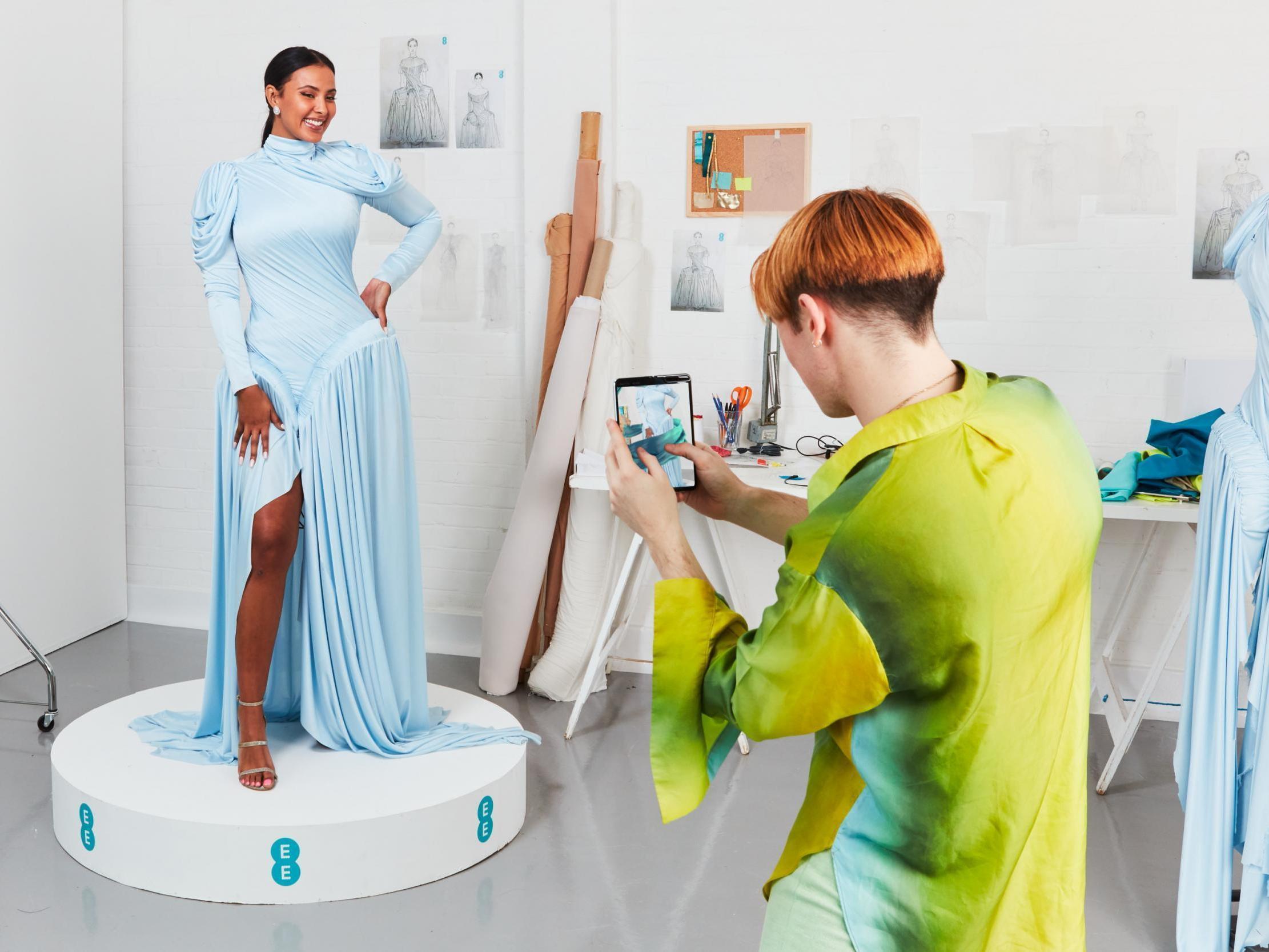 The innovative dress was created by British designer Richard Malone (EE)