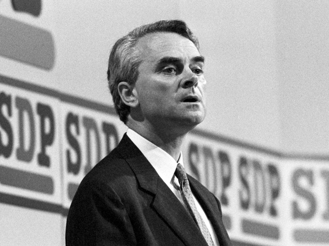 Maclennan make his first speech as SDP leader in 1987
