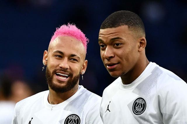 Neymar and Mbappe warm up for PSG against Montpellier