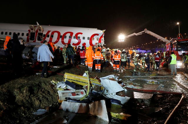 Three Dead And Dozens Injured As Plane Splits In Three During Rough Landing At Istanbul Airport The Independent The Independent