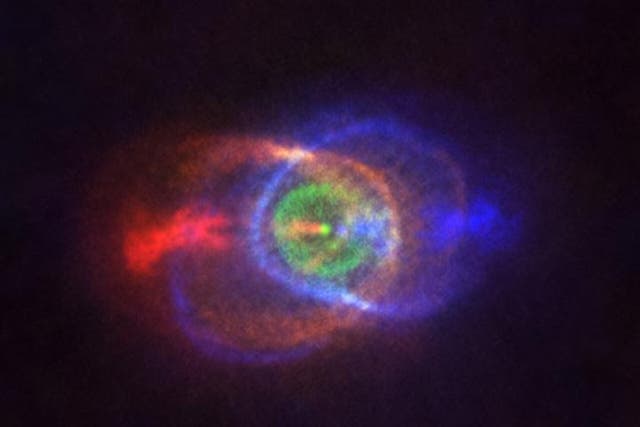 This new ALMA image shows the outcome of a stellar fight: a complex and stunning gas environment surrounding the binary HD101584