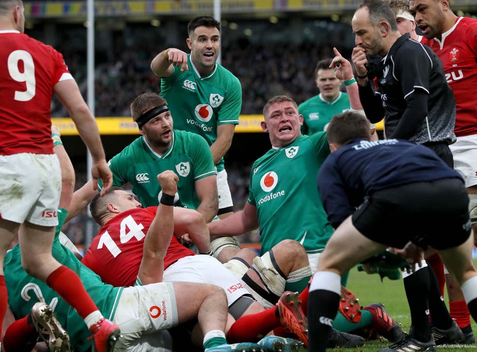 Ireland appeal moments before Josh van der Flier's try is awarded