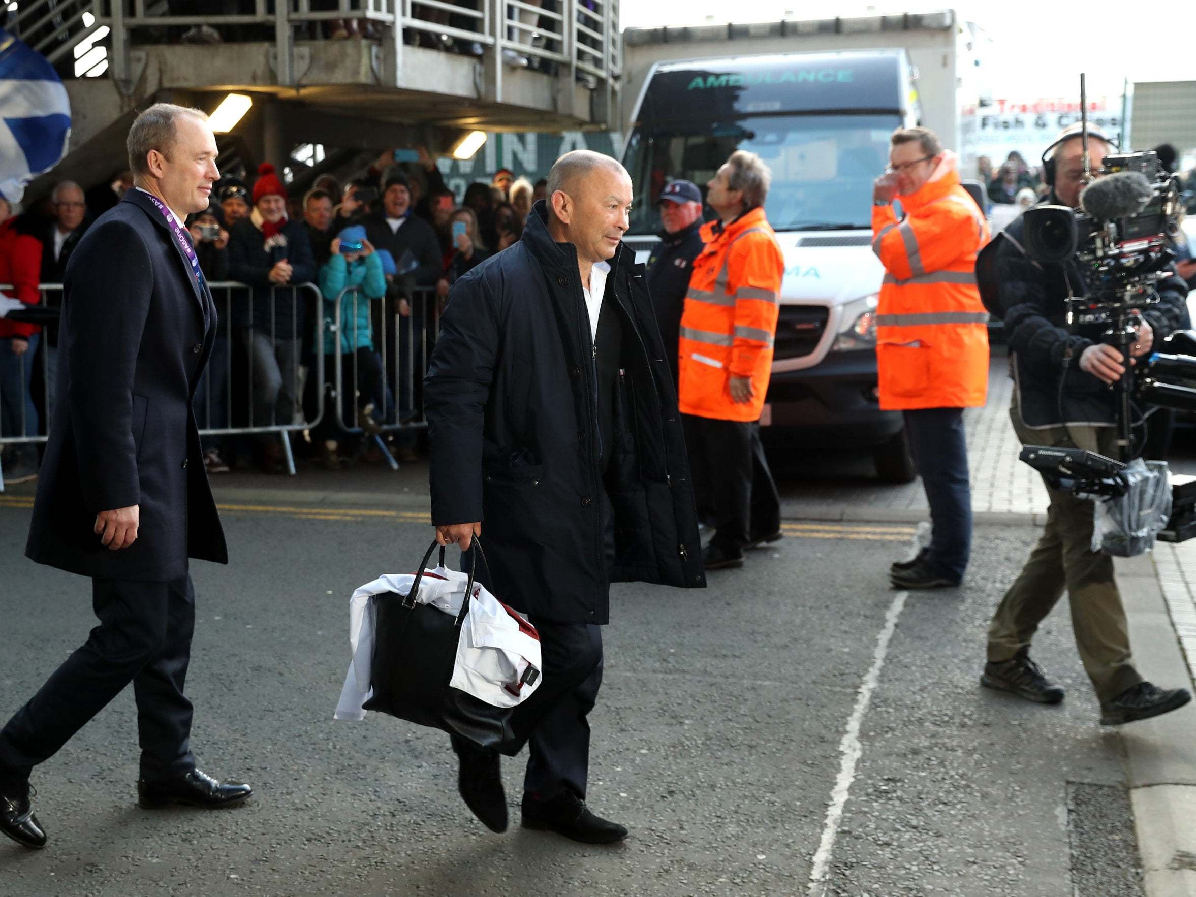 Eddie Jones criticises behaviour of Scotland fans after team member hit by bottle and Owen Farrell booed
