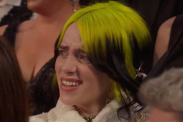 Billie Eilish reacts to Maya Rudolph and Kristen Wiig at the Oscars
