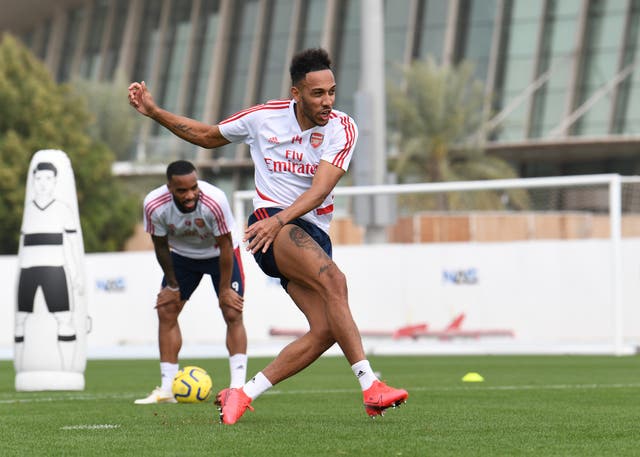 Arsenal News Inside The Gunners Dubai Training Camp The Independent The Independent