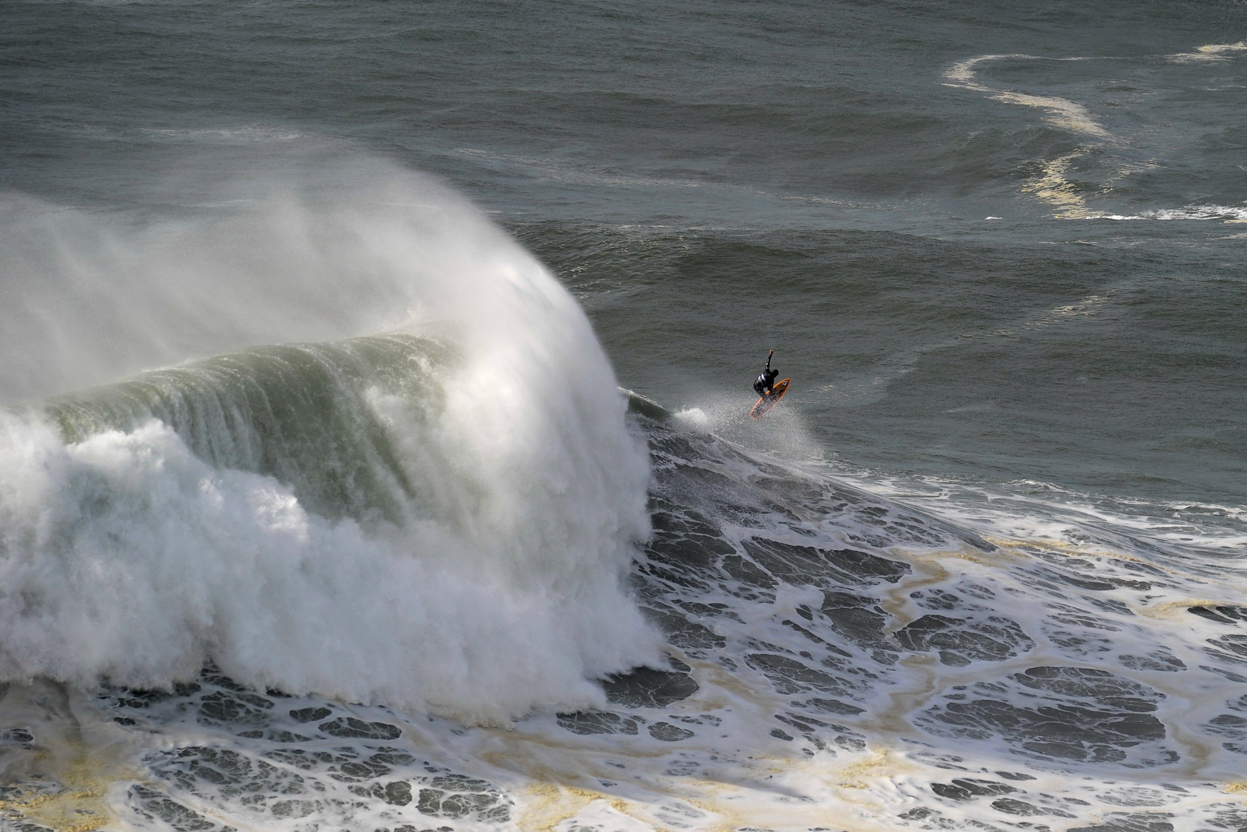 Big wave surfer Alex Botelho survives horrific freak accident at Nazare