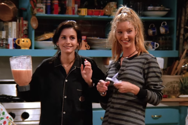 Courteney Cox and Lisa Kudrow in season one episode four of 'Friends'