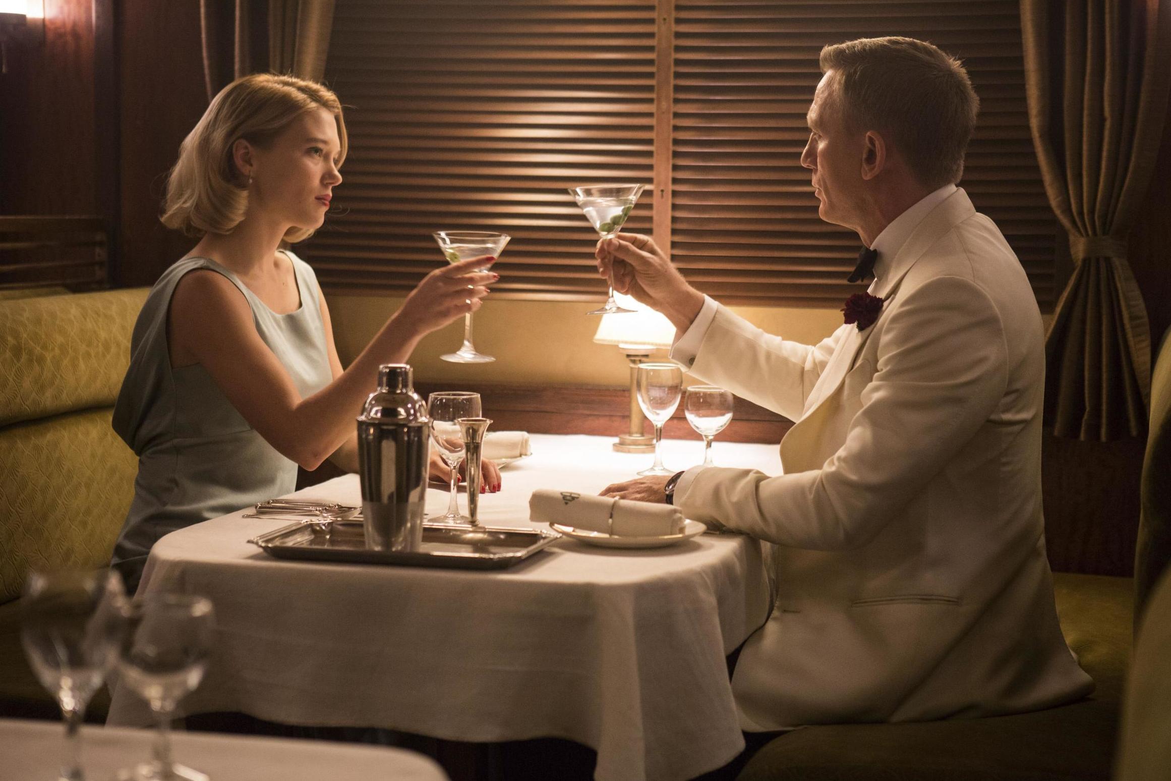 Daniel Craig and Lea Seydoux supping martinis in ‘Spectre’