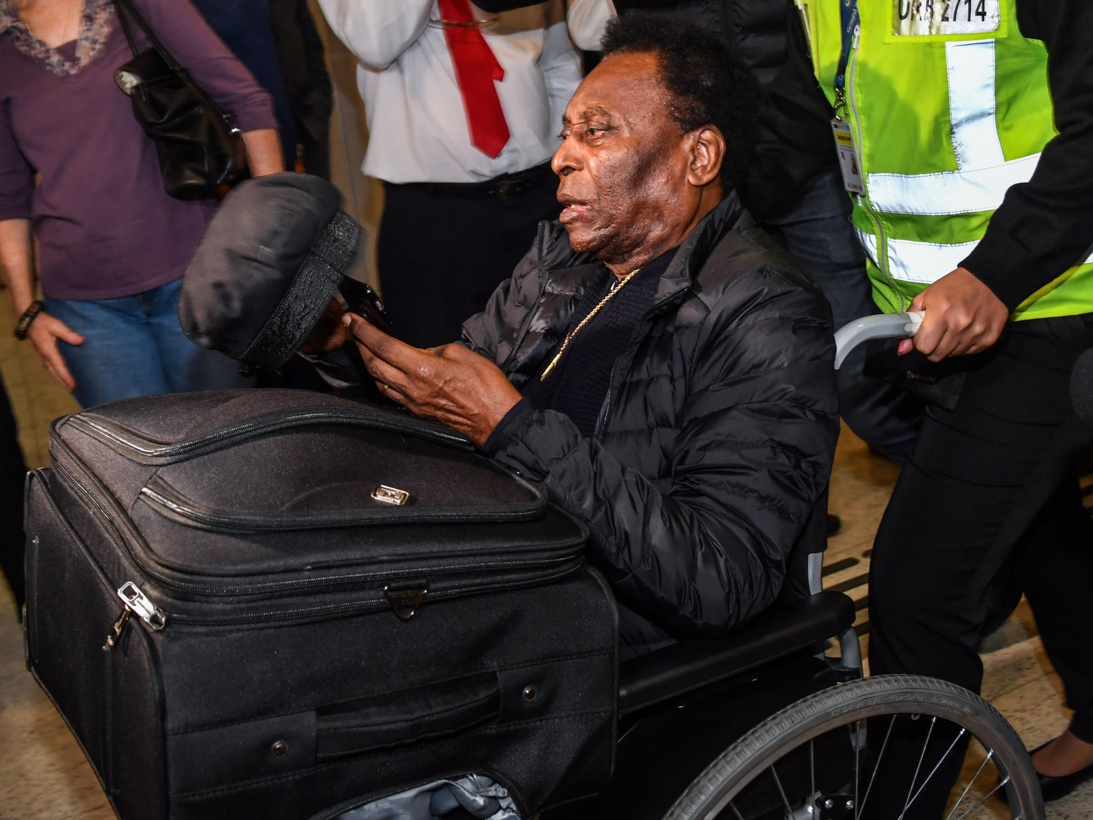 Pele has limited mobility due to hip problems