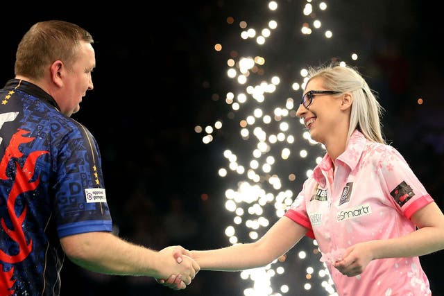 Fallon Sherrock shared a 6-6 draw with Glen Durrant on her Premier League Darts debut