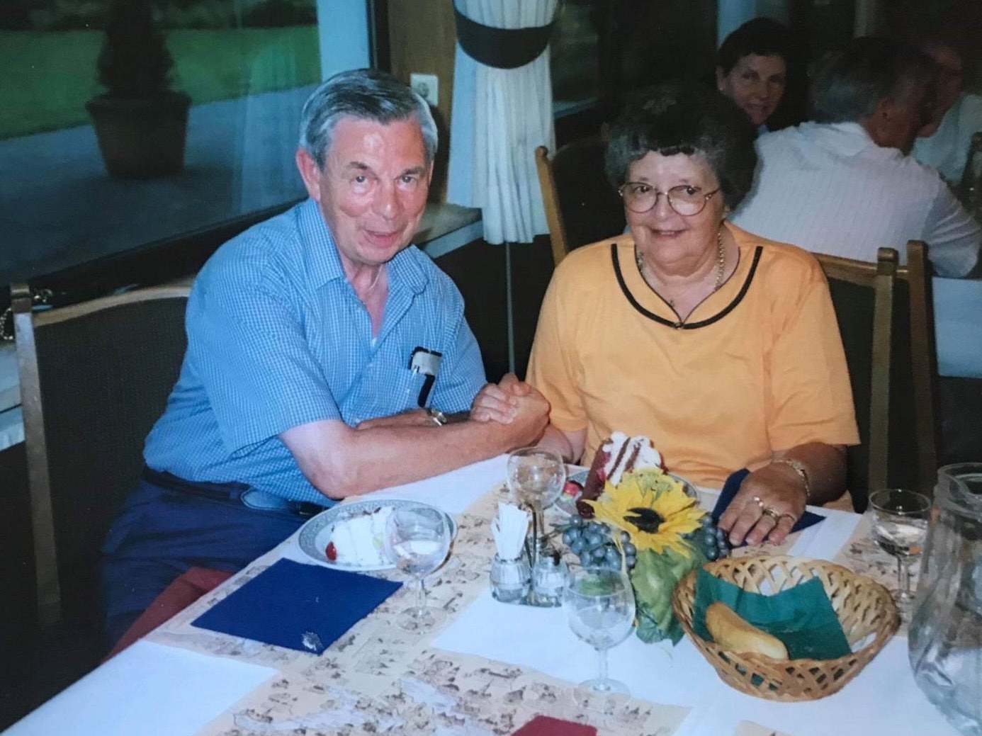 care-home-resident-recreates-first-date-with-wife-nearly-68-years-later-for-valentines-day