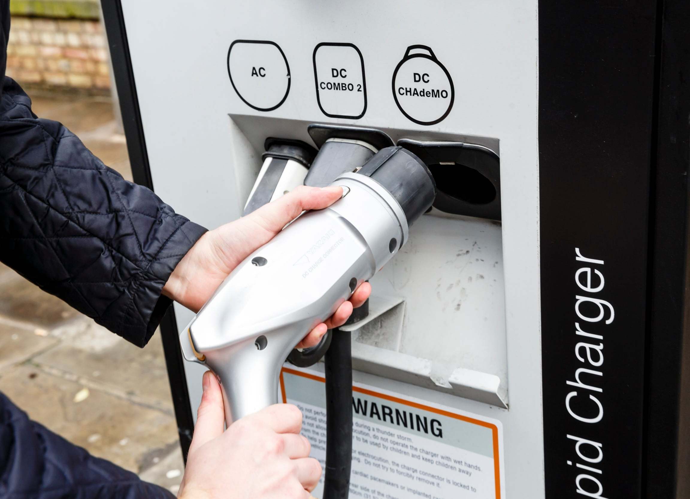 There are currently only 17 hydrogen charging points, compared to the 15,000 electric ones
