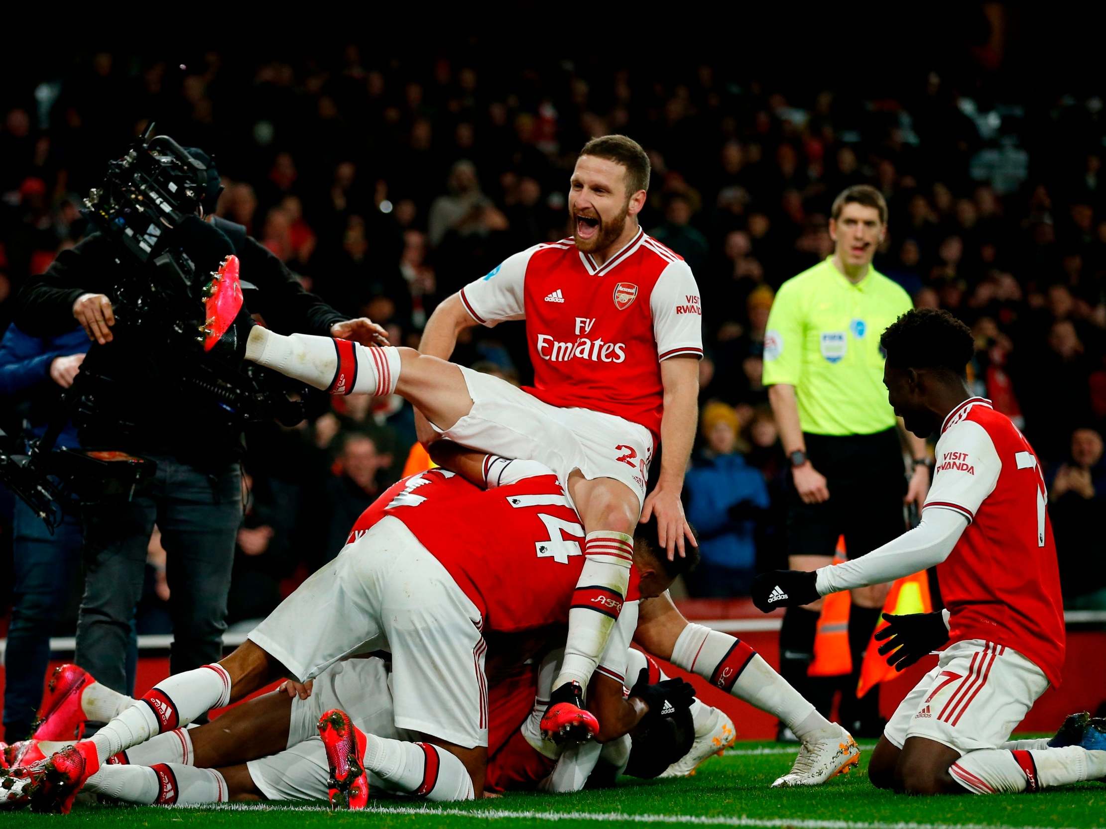 Arsenal celebrate after Lacazette adds a fourth for the Gunners