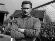 Harry Gregg: Manchester United goalkeeper who survived the Munich air crash