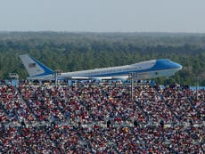 Trump’s campaign manager deletes Air Force One photo taken in 2004