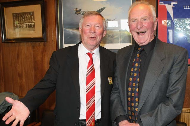 Harry Gregg, right, who has died aged 87, pictured with Sir Alex Ferguson