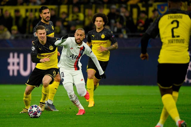 Neymar dribbles at the Dortmund defence