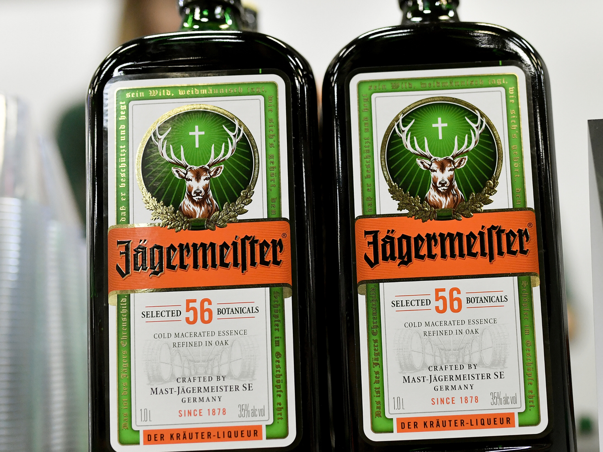 Un homme meurt après avoir bu toute la bouteille de Jagermeister en deux minutes dans une vidéo virale