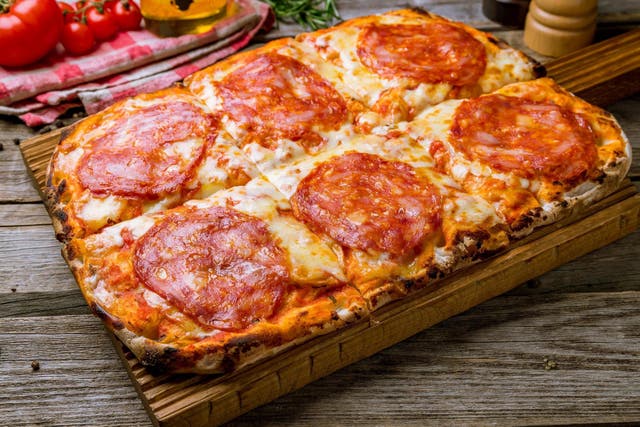 What you need to know about pinsa pizza (Stock)