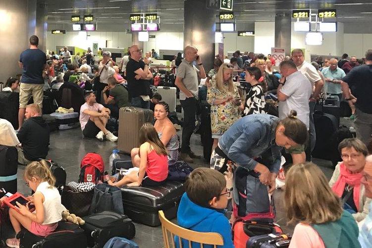 Canaries sandstorm strands thousands of half-term holidaymakers