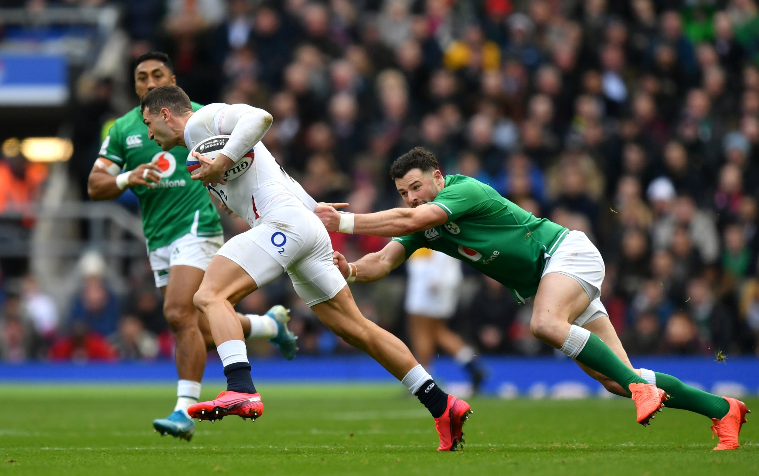 Portugal vs ireland. Ирландцы против англичан. Драчливые ирландцы. Ирландцы пинают Англию.