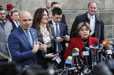 Harvey Weinstein lawyer clashes with Gloria Allred outside court 