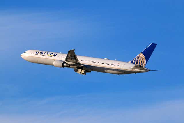 United paid passengers $10,000 each to be downgraded