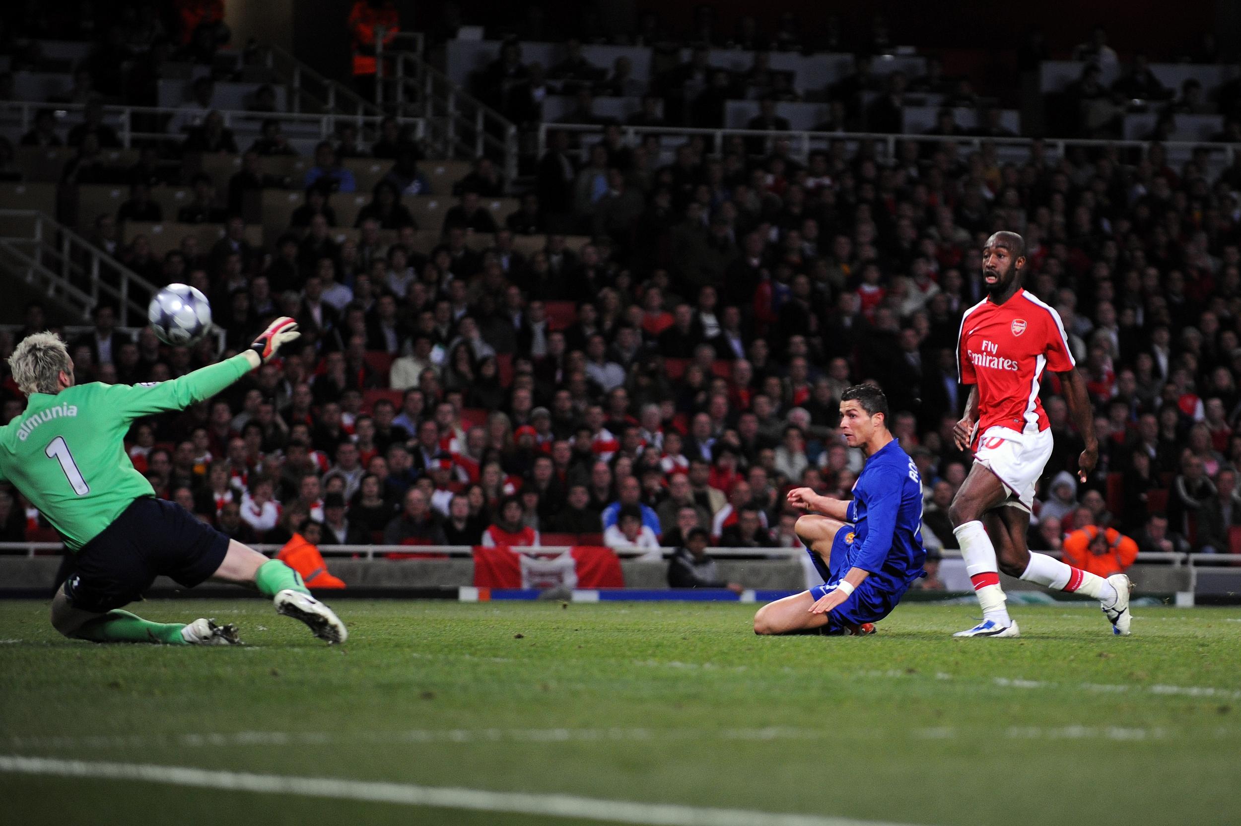 Ronaldo scores United's third goal to beat Arsenal (Getty )