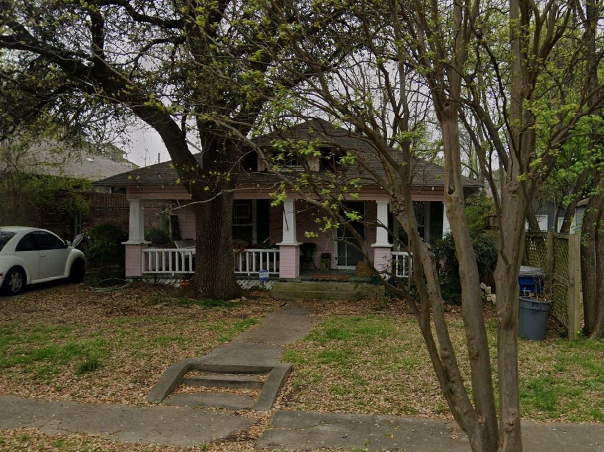 Google street view image from April 2019 of a 97-year-old house in the historic neighbourhood of Vickory Place, Dallas, US, which was accidentally demolished instead of another house.